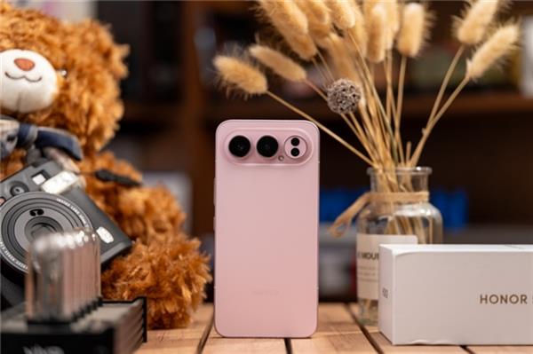 什么手机拍人像最好看 2025年自然感的标杆答案(图2) 什么手机拍人像最好看 2025年自然感的标杆答案(图2)